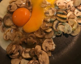 Foto del paso 3 de la receta: Revuelto de champiñones al curry 🍄