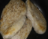 Foto del paso 1 de la receta: Pechugas de pollo con leche de coco y picadillo de pimientos