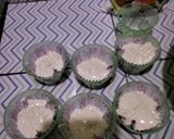 Foto langkah ke 4 dari resep Bolu kukus merah putih.