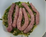 Foto del paso 2 de la receta: Salchichas al verdeo con Roquefort, acompañadas con arroz