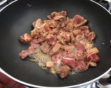 A picture of step 2 of Sweet and sour beef.