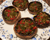 Foto del paso 14 de la receta: Champiñones rellenos de sofrito, y calabacines con aceite de ajos y pereji
