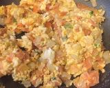 Foto del paso 6 de la receta: Arepa fit de avena con semillas de chía.. rellena de huevos revueltos con vegetales 🍅 y café ☕️