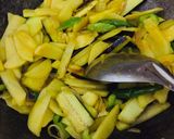 A picture of step 2 of Mix Aloo bhujiya.