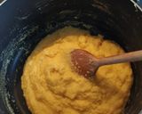 Foto del passaggio 1 della ricetta Polenta con ciuffi di calamaro in umido
