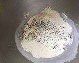 Une image de l'étape 2 de Pâte brisée à la liqueur de prunes, lait et vanille.