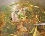 Hình bước làm 5 của món Bún sườn bò,chả lụa