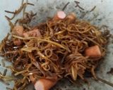 Gambar langkah 6 resipi Super Easy Fried Kway Teow + Sosej 😁.