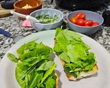 Foto del paso 3 de la receta: Sándwich gourmet de pesto y tomatitos confitados ♡