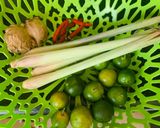 Hình bước làm 1 của món Chân gà ngâm sả tắc