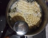 Foto langkah ke 1 dari resep Omelet Mie Instan.