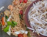 Foto langkah ke 6 dari resep Mie Goreng Udang Bakso Homemade ala Jesslyn Orlane 🍜🔥.