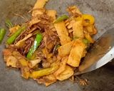 รูปขั้นตอนการทำที่ 4 ของ ไก่ผัดขิง(เจ)