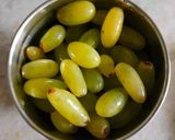 A picture of step 1 of Grapes glory 🫒.