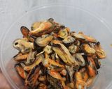 Foto langkah ke 1 dari resep Kerang Lada Hitam.