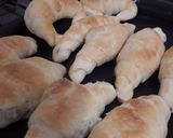 Foto del paso 3 de la receta: Riquísimos vigilantes y medialunas| fácil y rápido. No falla !