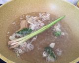 Foto langkah ke 2 dari resep Sop Kepala Ikan Salmon.