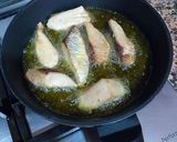 Foto del paso 11 de la receta: Bonito en salsa de dos tipos de cebollas, pimiento y azafrán