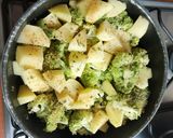 Foto del passaggio 1 della ricetta Contorno di patate🥔e broccoli 🥦in friggitrice ad aria