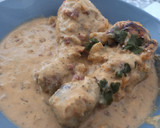 Foto del paso 7 de la receta: Jamoncitos de pollo en salsa de tomate, nata y queso 🍗🧀🍅