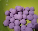 Foto langkah ke 4 dari resep Biji Salak (Candil) Ubi Ungu.
