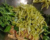Foto langkah ke 3 dari resep Tumis Kangkung Manado.