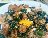 Foto del paso 8 de la receta: Huevos rotos con alga wakame y atún marinado