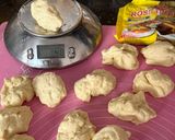 Foto langkah ke 4 dari resep Garlic Cheese Bread.
