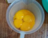 Foto langkah ke 1 dari resep Hokkaido Chiffon Cheese Filling Cupcake.