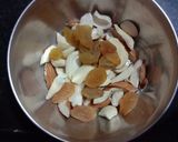 A picture of step 6 of Suji ka halwa.