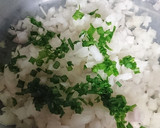 Foto del paso 1 de la receta: Bizcochitos de cebollas y ciboulette 🎆
