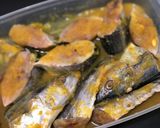 Foto langkah ke 4 dari resep Ikan Tengiri Goreng Kunyit.
