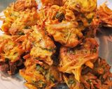 A picture of step 6 of Onion pakoda.