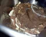 Foto del paso 16 de la receta: Tarta con mousseline de chocolate y ganache acompañada de helado
