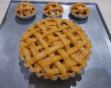 Foto langkah ke 7 dari resep Classic Apple Pie Super Yummy & Crunchy.