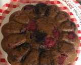 Foto del paso 3 de la receta: Bizcochito de choco con frutos rojos saludable