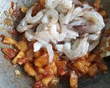 Foto langkah ke 5 dari resep Asam Manis Udang Nanas.