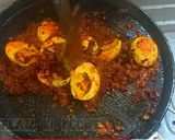 एग तवा मसाला ईनो कंडेंस्ड प्याज़ (Egg Tawa Masala recipe in Hindi) रेसिपी चरण 4 फोटो