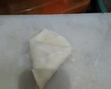 Foto langkah ke 9 dari resep Risoles segitiga dan cara melipatnya.