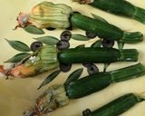 Une image de l'étape 1 de Fleurs de courgettes farcies mini aubergines façon tempura.