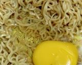 Foto langkah ke 2 dari resep Omelette indomie telur.