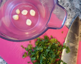 Foto del paso 2 de la receta: Mojo verde con aguacate