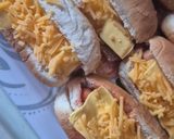 Une image de l'étape 1 de Hot-dogs gratinés saucisses et fromage.