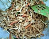 Foto langkah ke 5 dari resep Pad Thai.