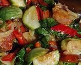 Foto langkah ke 3 dari resep Tumis Cucut Terong Cabe Bawang.