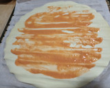 Foto del paso 2 de la receta: Pizza hojaldre de sobras de los tomates rellenos