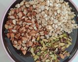 ડ્રાય ફ્રૂટ ચીકી (dry fruits chikki recipe in gujarati) રેસીપી સ્ટેપ2ફોટો