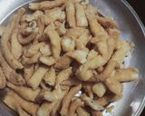 मैदा और मक्के के आटे के नमक पारे (Maida aur makki ke aate ke namakpare recipe in hindi) रेसिपी चरण 1 फोटो