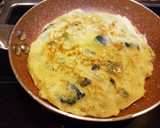 Foto del paso 5 de la receta: Tortilla de calabacín y queso