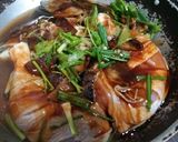 รูปขั้นตอนการทำที่ 3 ของ น่องไก่นึ่งหัวปลาแซลมอน